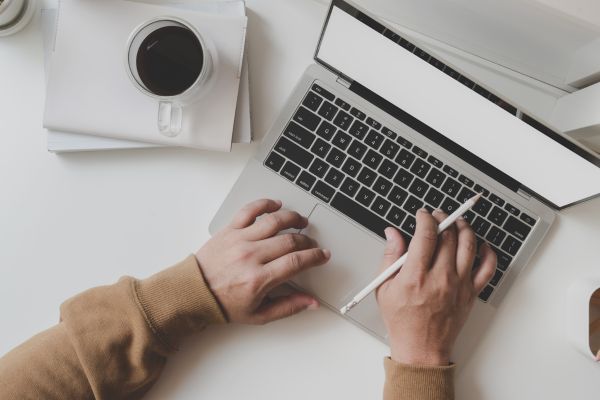 Laptop am Arbeitsplatz